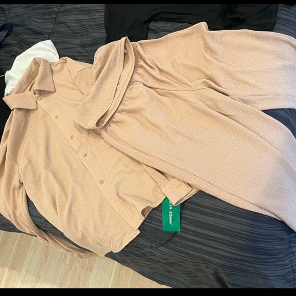 Set - Picture 3 of 3